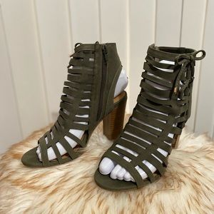 Chunky heel open toe sandals 👡